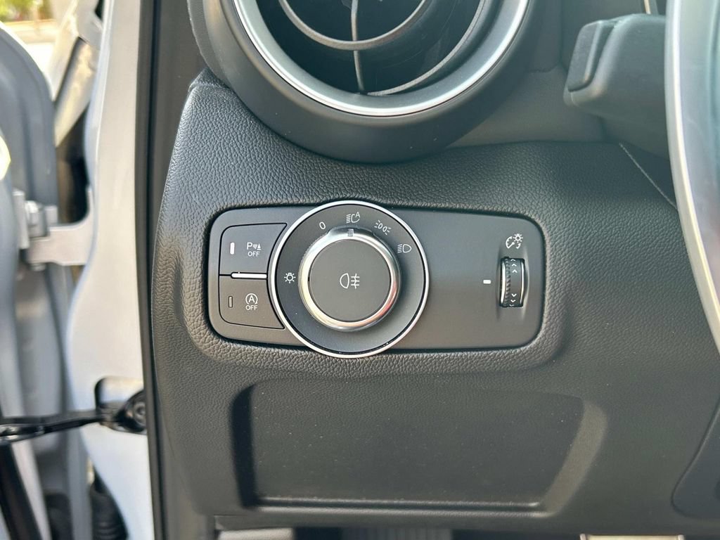 New 2025 Alfa Romeo Giulia AWD image 27