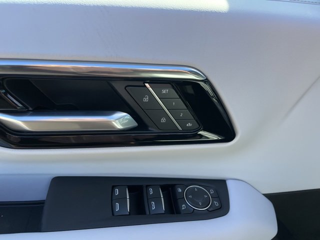 New 2025 Chevrolet Suburban Premier image 17