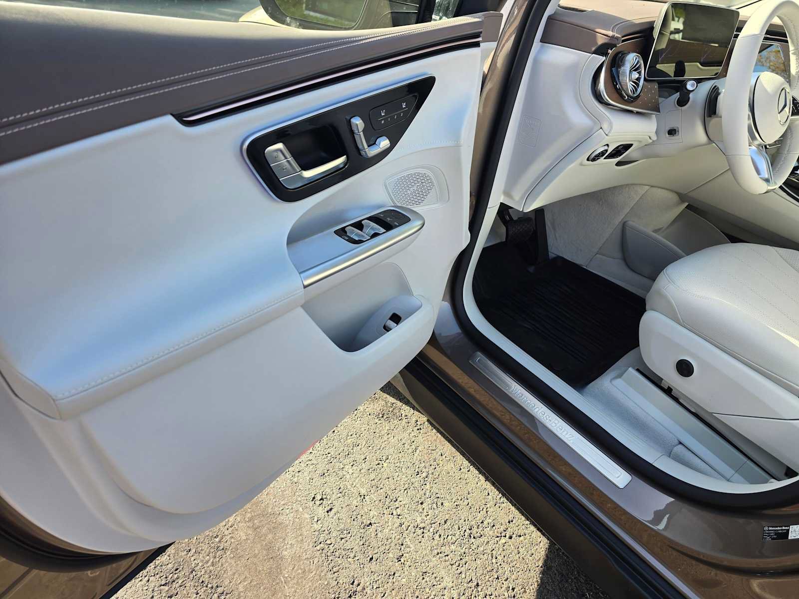 New 2027 Mercedes-Benz EQE 320 4MATIC SUV image 22