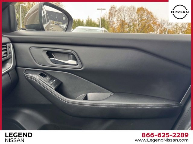 Certified 2024 Nissan Rogue SV image 33