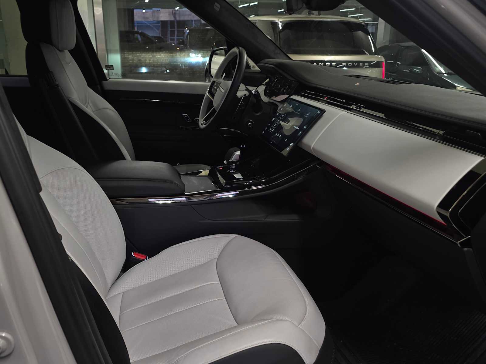 Used 2025 Land Rover Range Rover Sport Autobiography image 11
