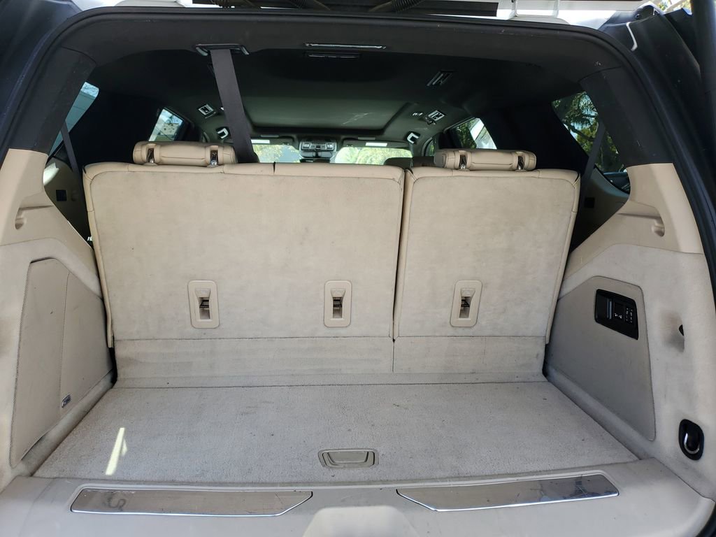 Used 2023 Cadillac Escalade Premium Luxury w/ Performance Package image 8