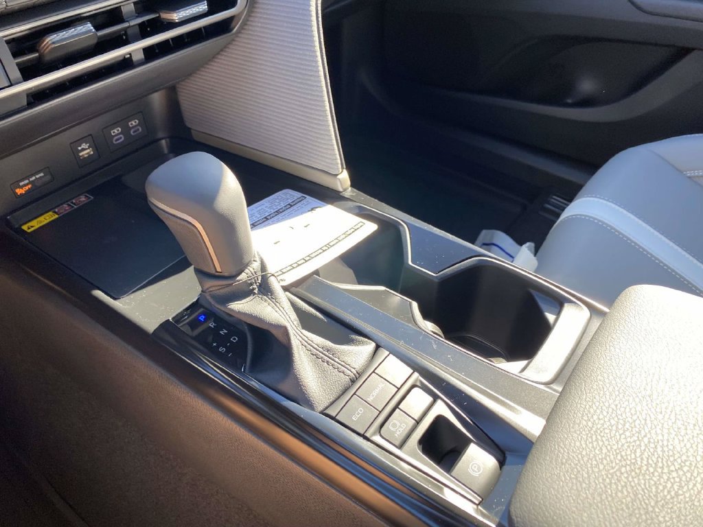 New 2026 Toyota Camry Hybrid FWD image 17