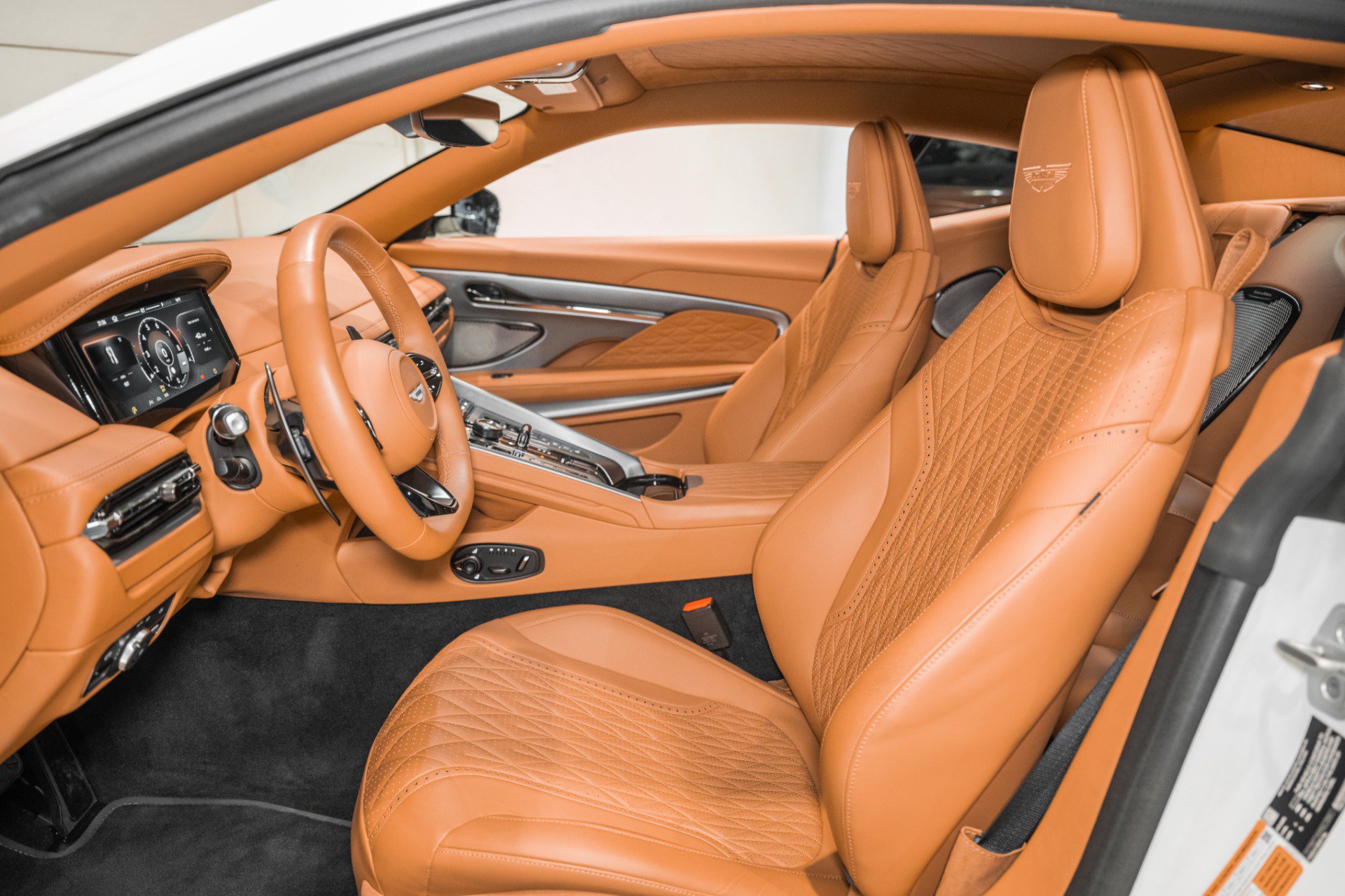 Used 2024 Aston Martin DB12 Coupe RWD image 13