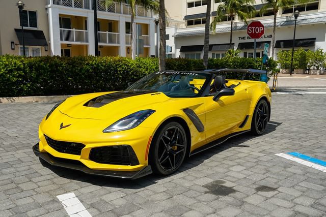 Used 2019 Chevrolet Corvette ZR1 RWD image 2