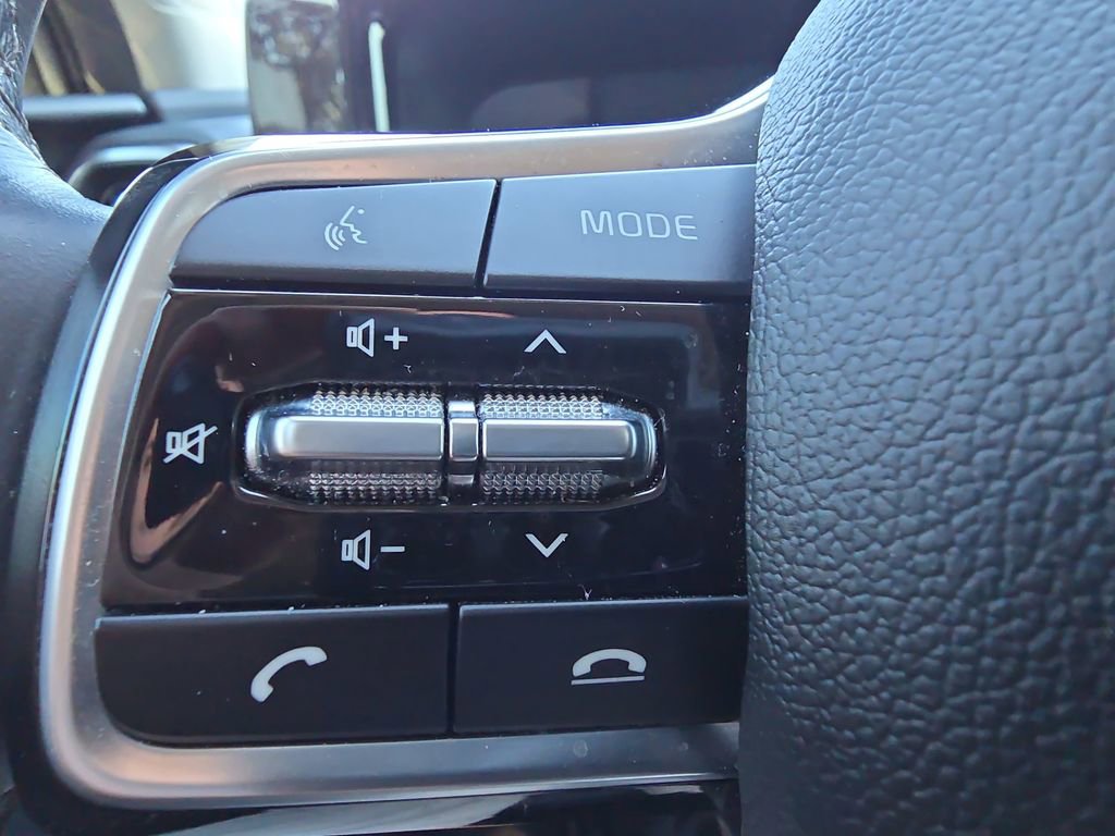 Used 2023 Kia Sorento S w/ Panoramic Sunroof Package image 17