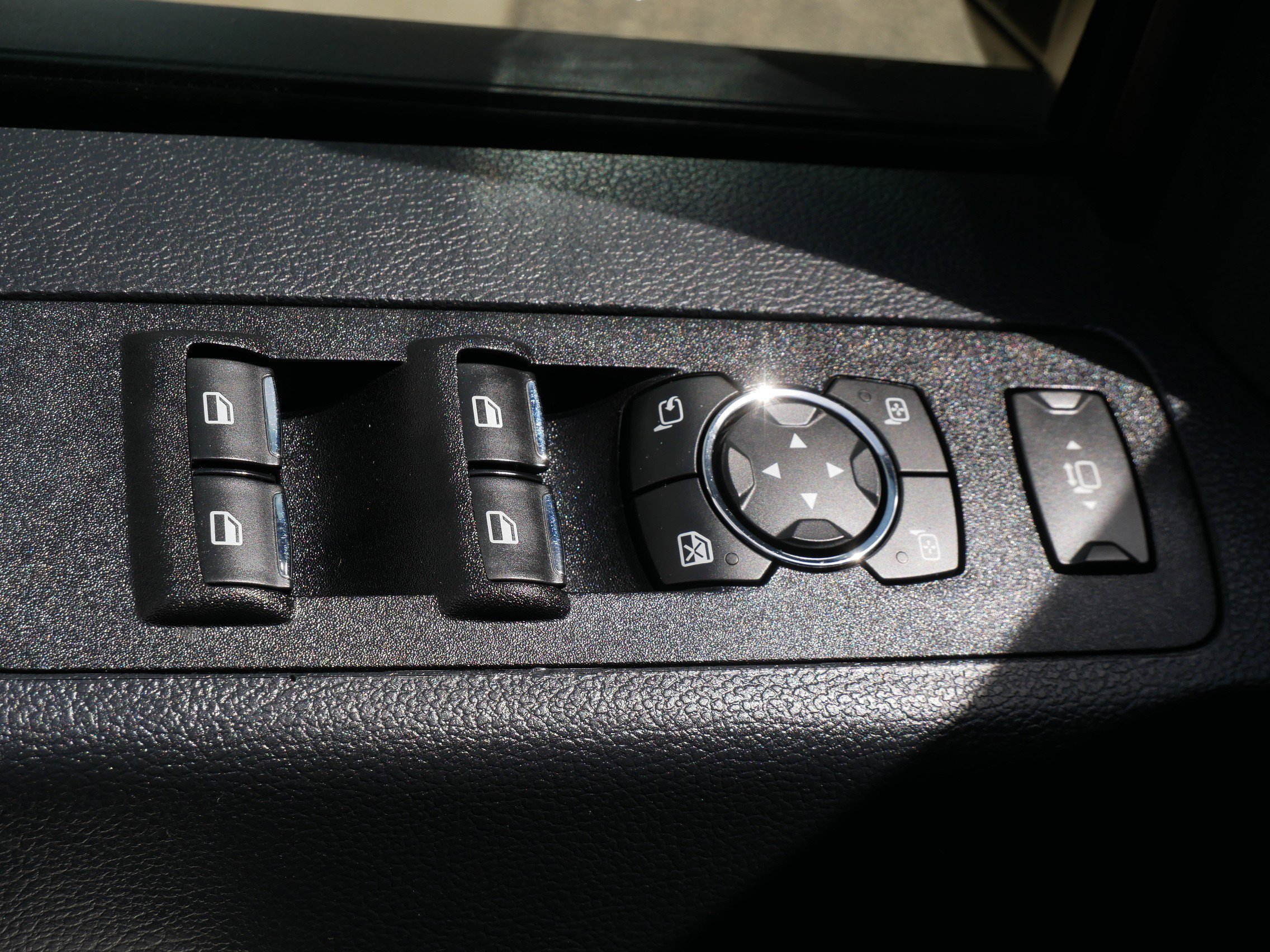 Certified 2022 Ford F350 Lariat w/ Chrome Package image 9