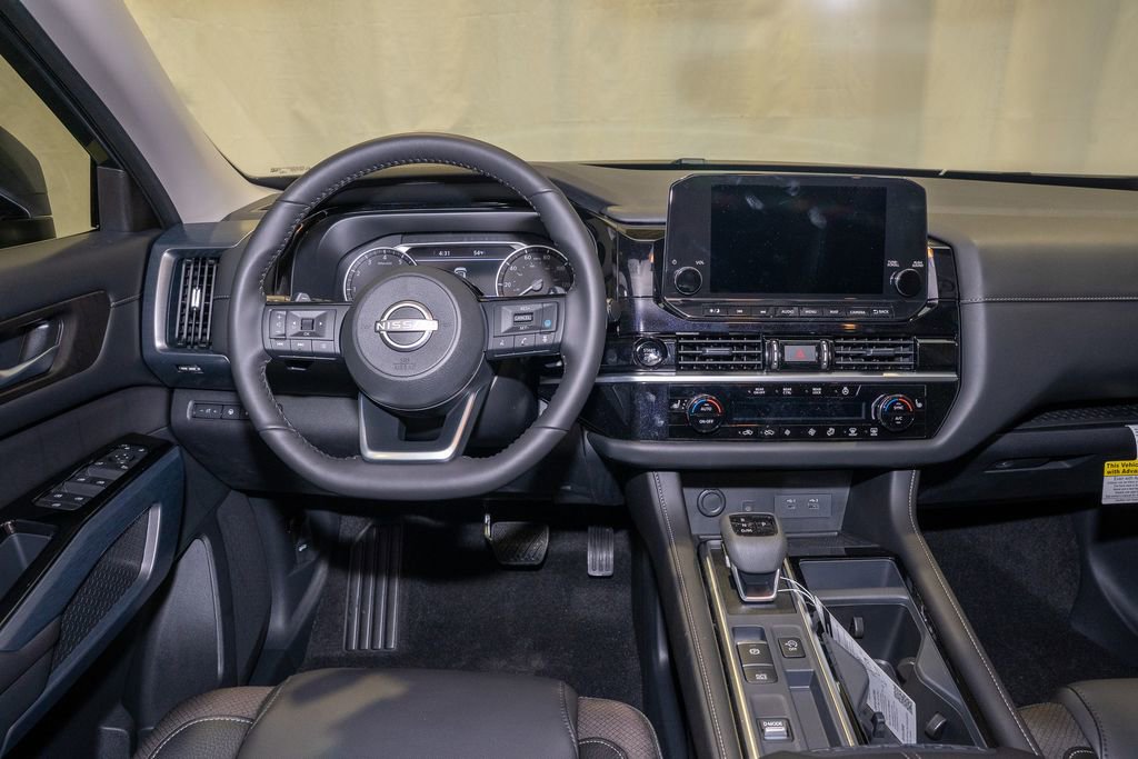 New 2025 Nissan Pathfinder SL image 8
