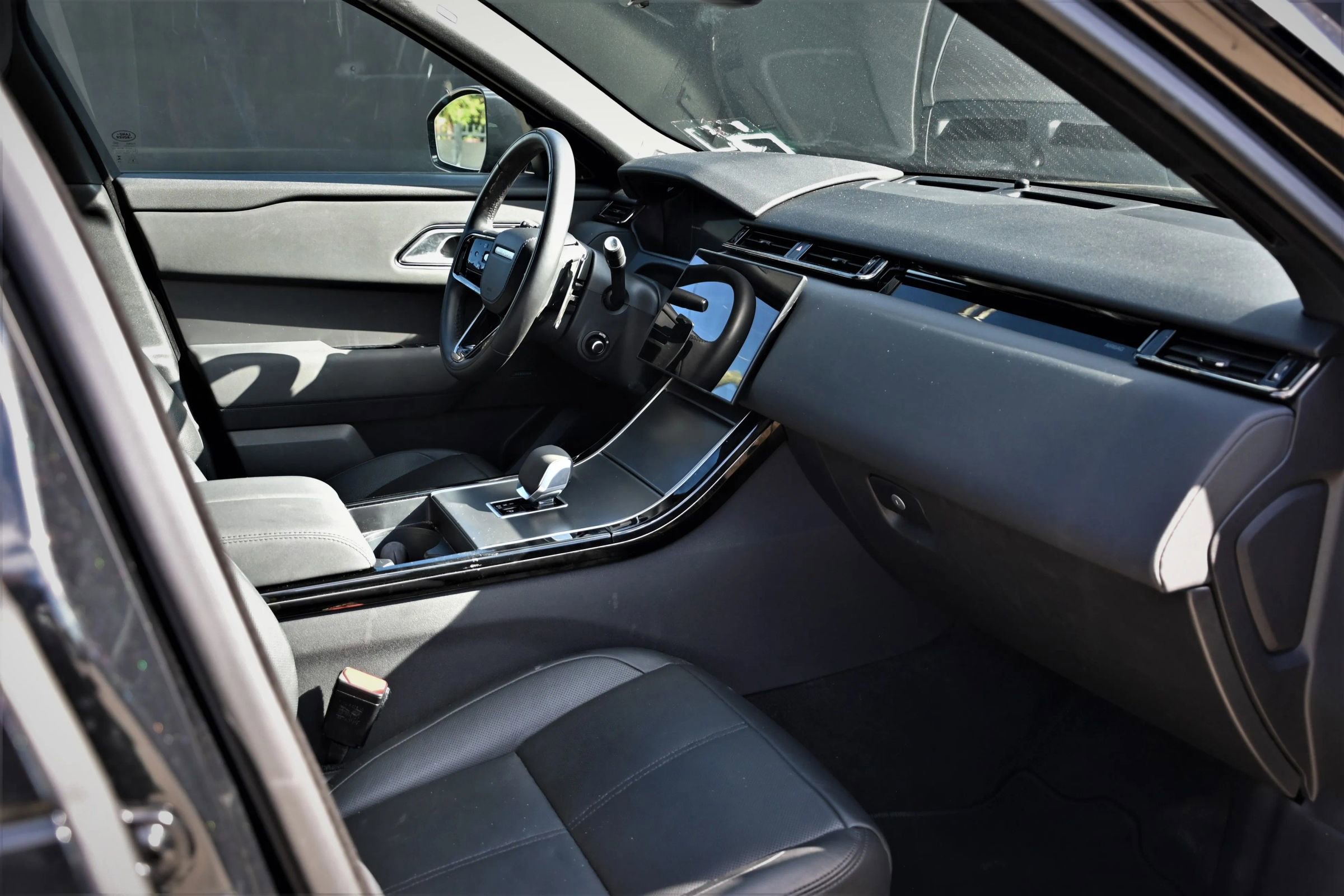 Used 2025 Land Rover Range Rover Velar Dynamic SE image 13