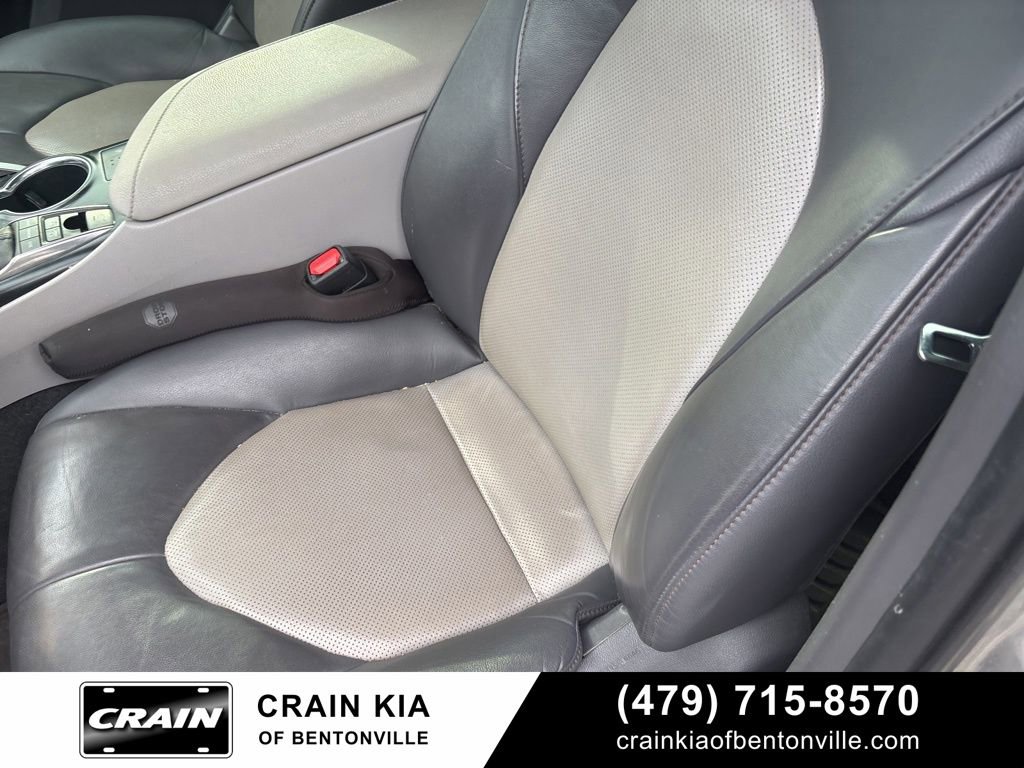 Used 2020 Toyota Camry XLE FWD image 19