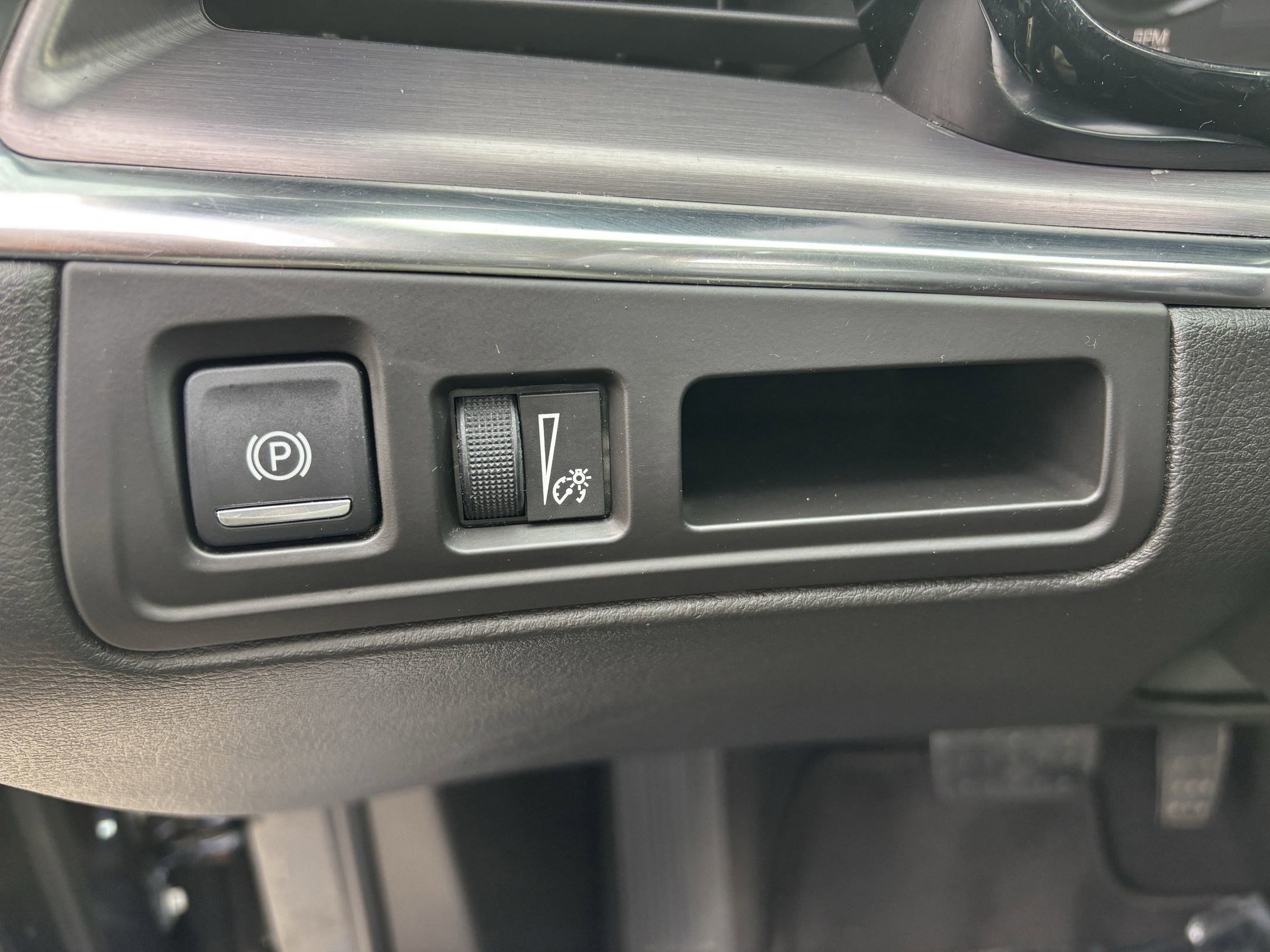 Used 2017 Cadillac XT5 Luxury w/ Driver Awareness Package image 28