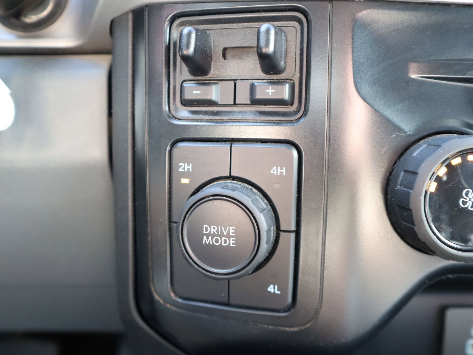 Used 2024 Ford F350 XLT image 42