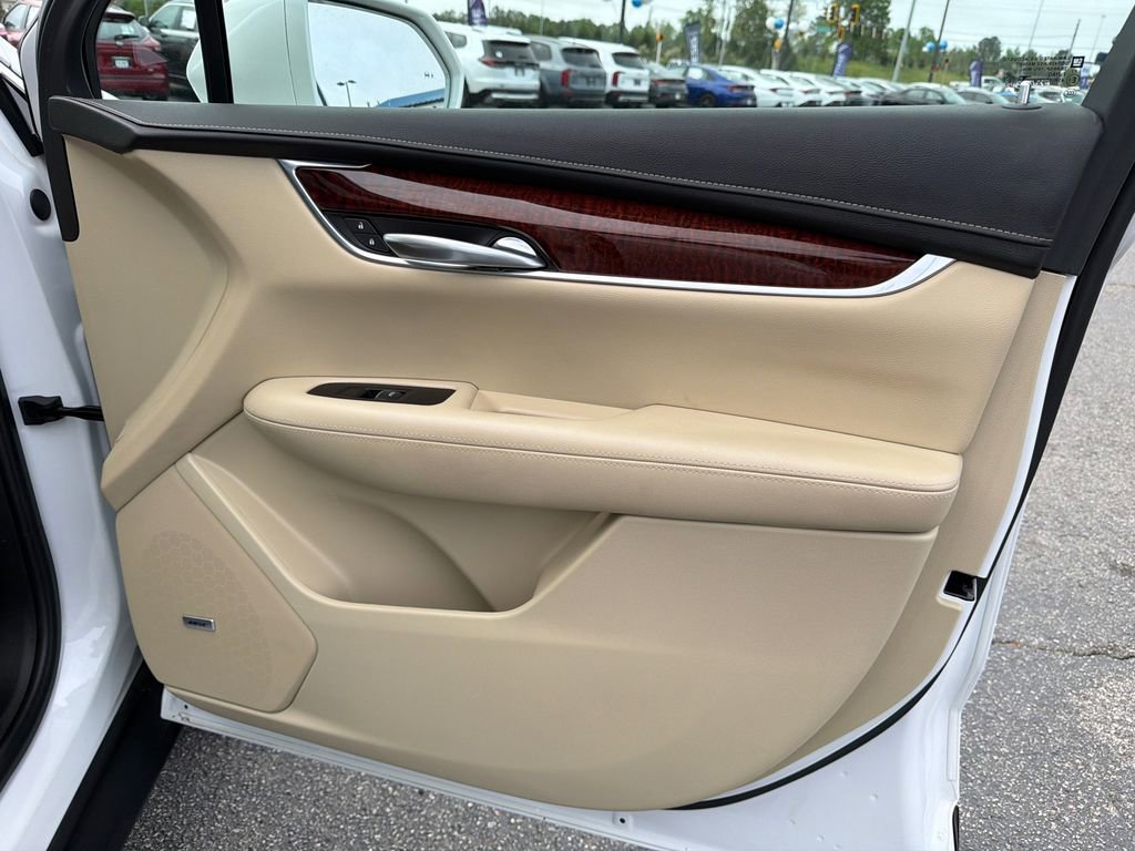 Used 2018 Cadillac XT5 Luxury w/ Driver Awareness Package image 14