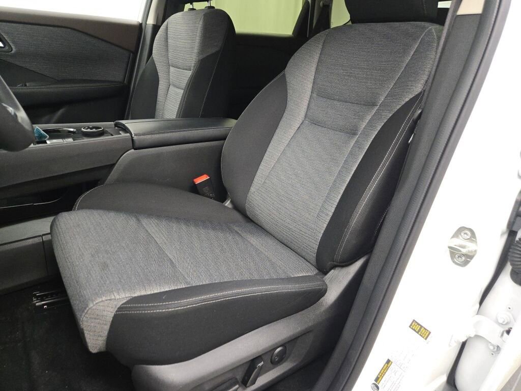 Used 2023 Nissan Rogue SV image 27