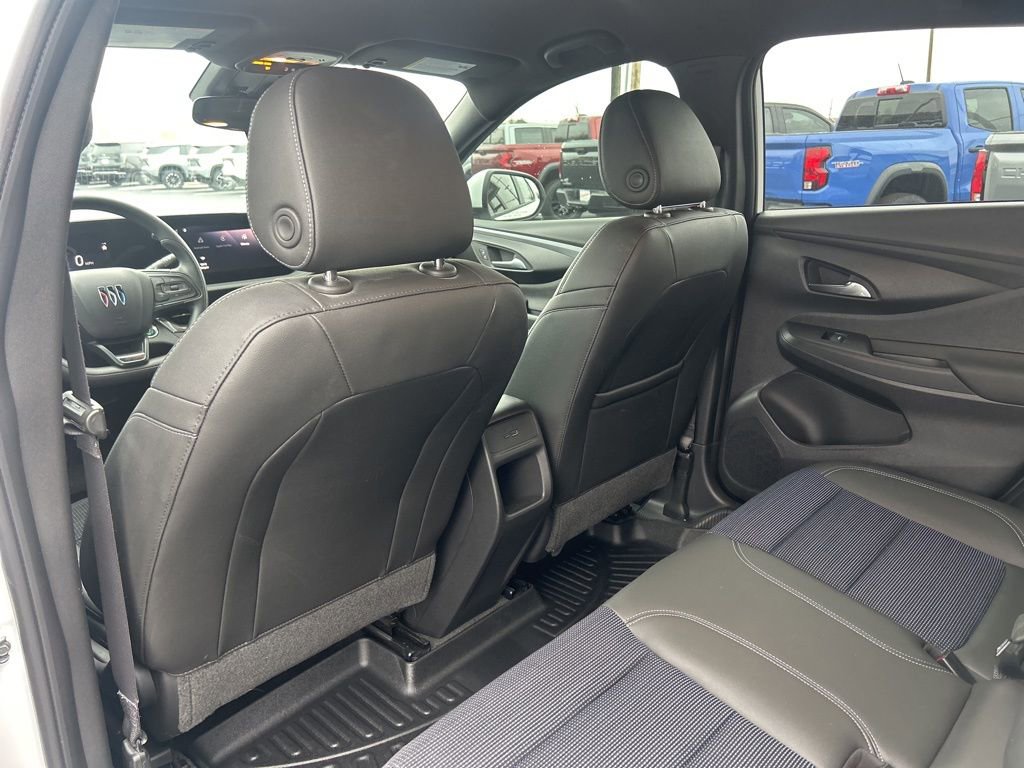Certified 2025 Buick Envista Preferred image 38