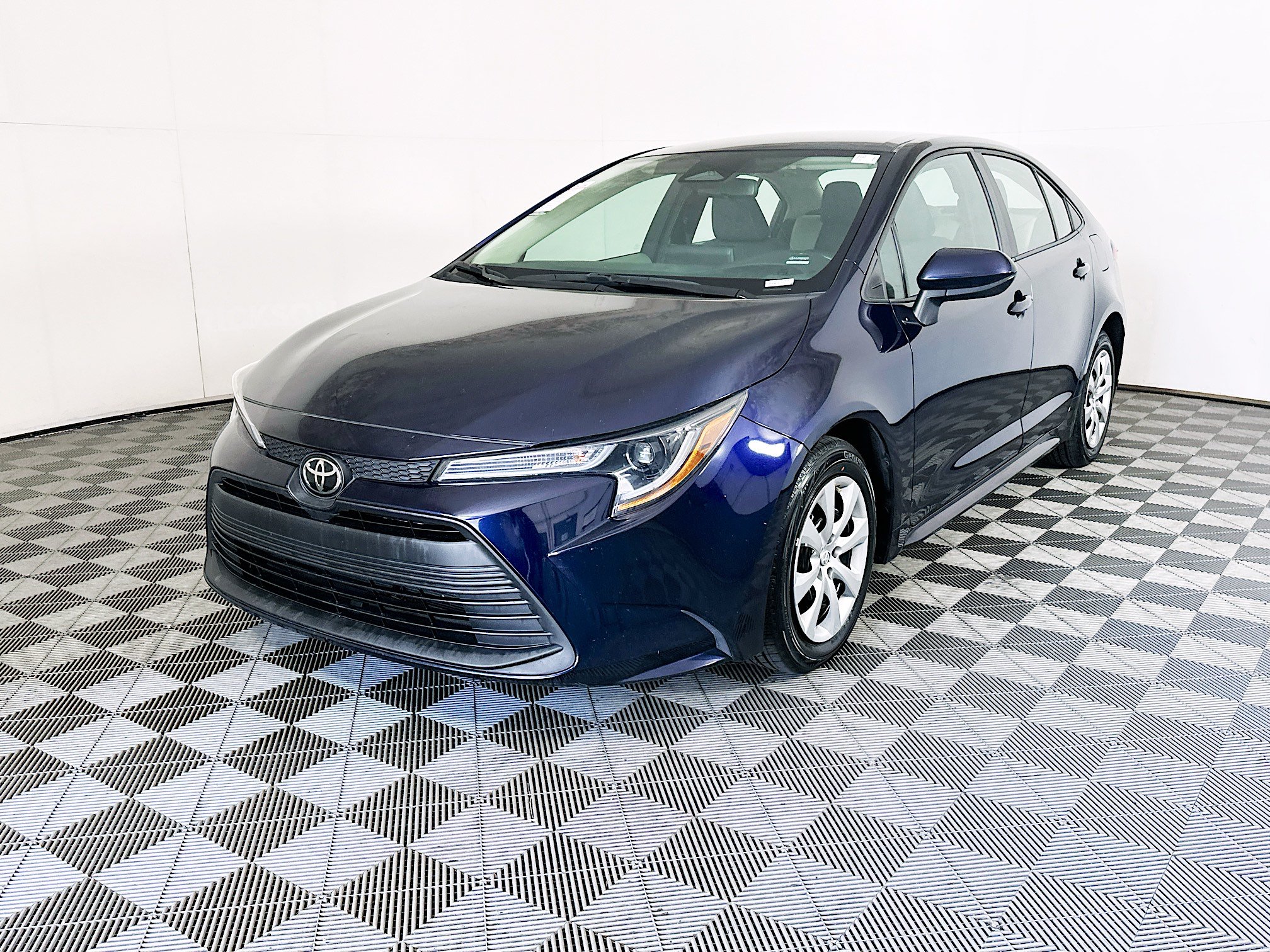 Used 2024 Toyota Corolla LE FWD image 7