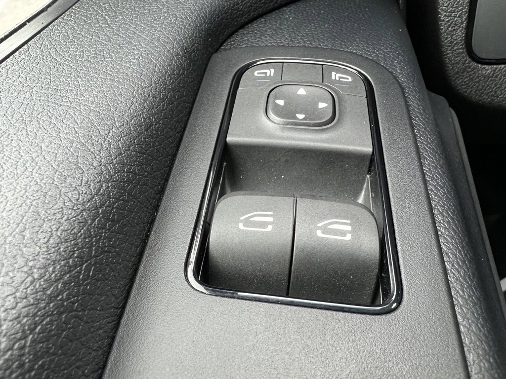 Used 2024 Mercedes-Benz Sprinter 4500 image 32