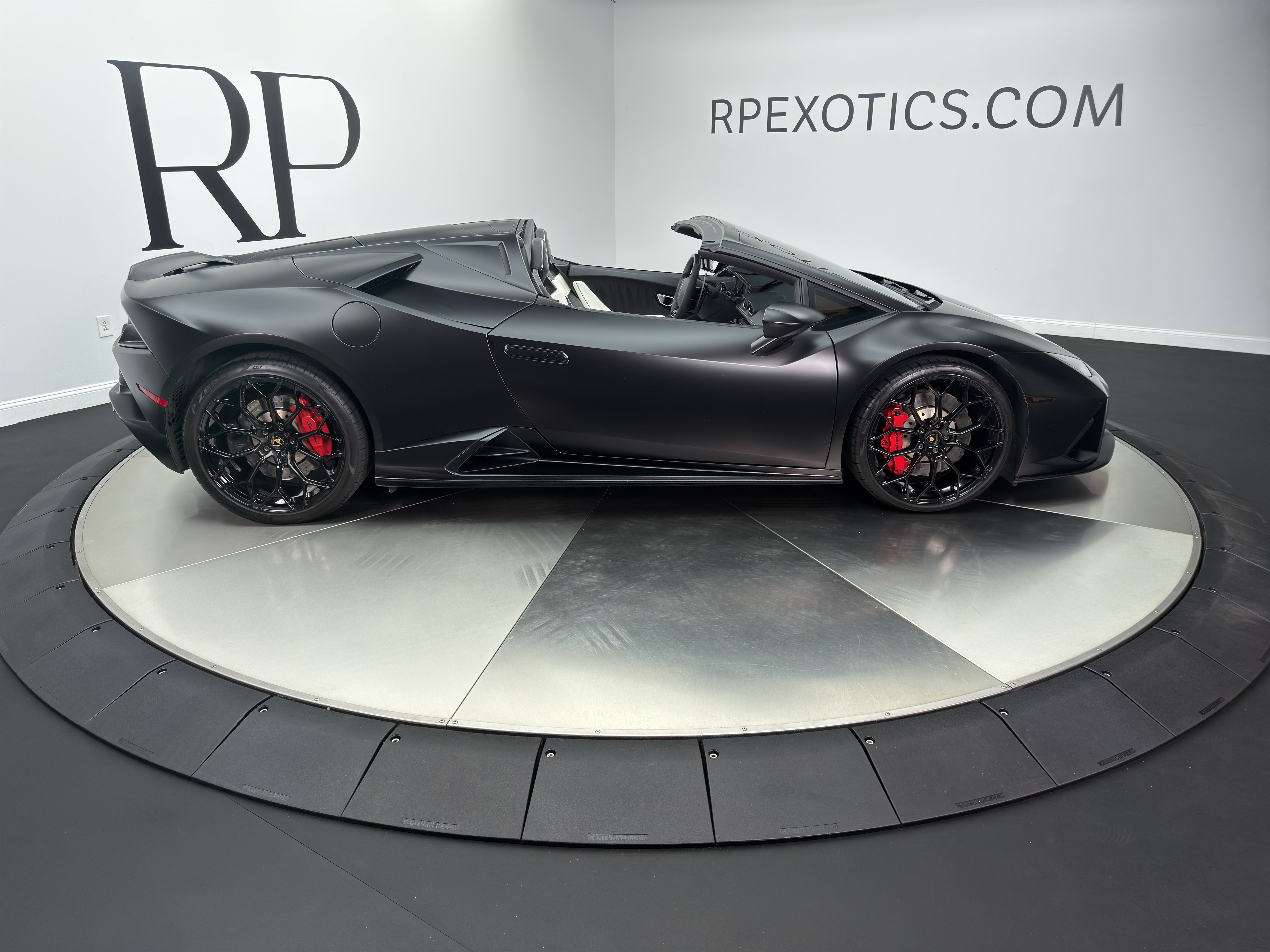 Used 2021 Lamborghini Huracan EVO RWD image 9