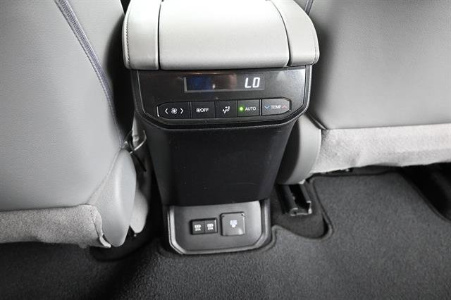Used 2021 Toyota Highlander Limited FWD image 14