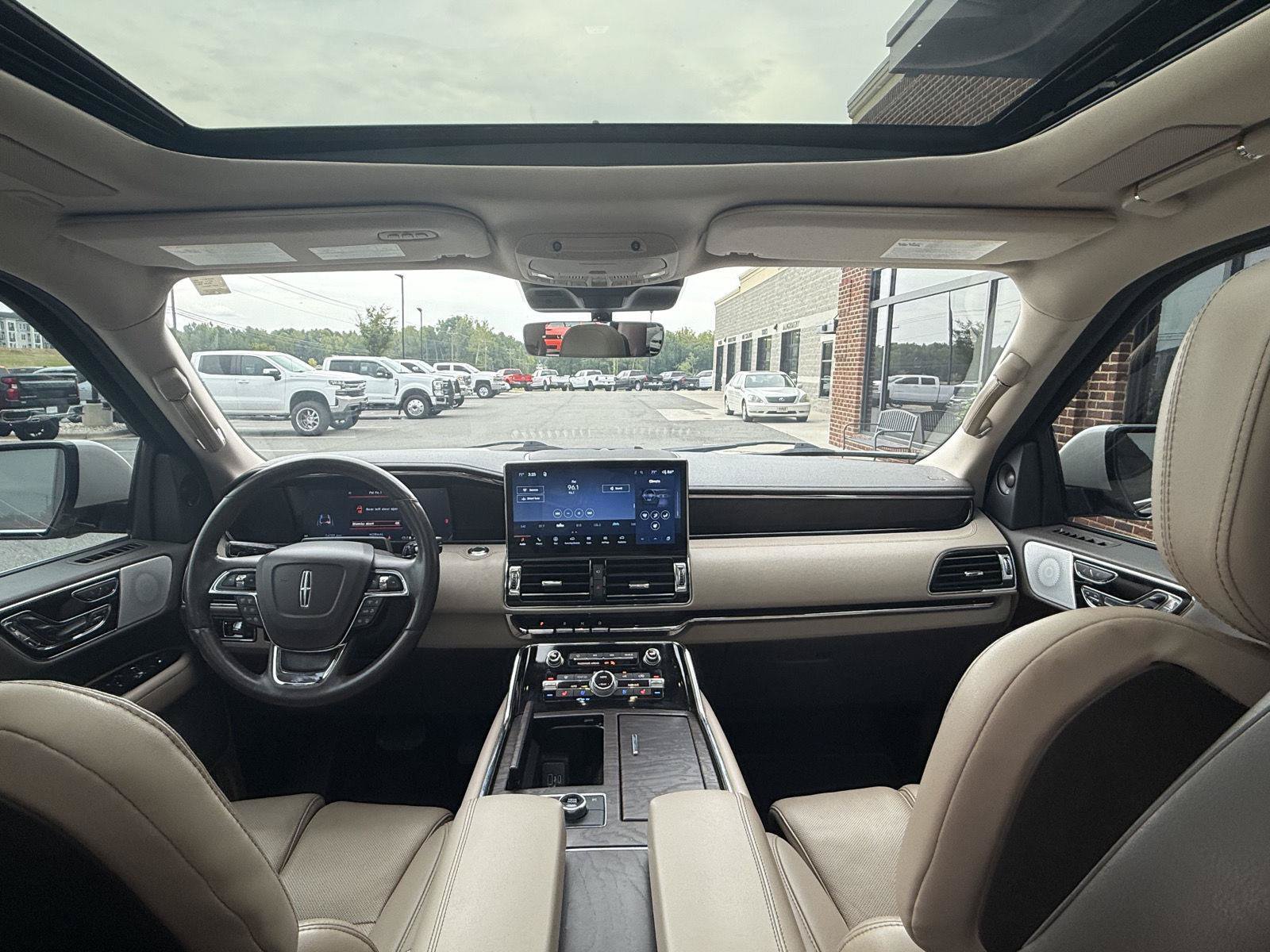 Used 2022 Lincoln Navigator L Reserve RWD image 19