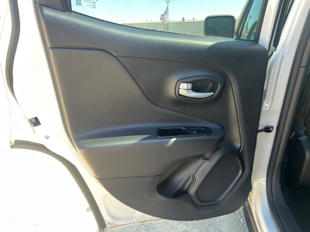 Used 2023 Jeep Renegade Latitude AWD/4WD image 25