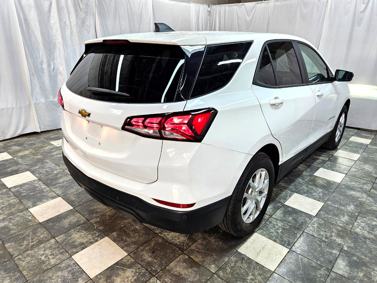Used 2024 Chevrolet Equinox LS w/ LS Convenience Package image 6