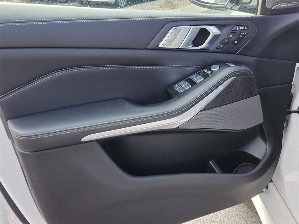 Used 2021 BMW X7 M50i image 6