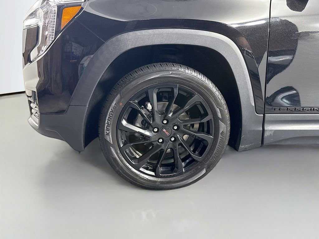 Used 2023 GMC Terrain SLT w/ Elevation Edition image 5
