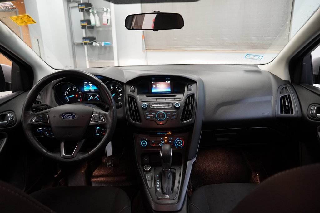 Used 2017 Ford Focus SE w/ SE Winter Package image 18