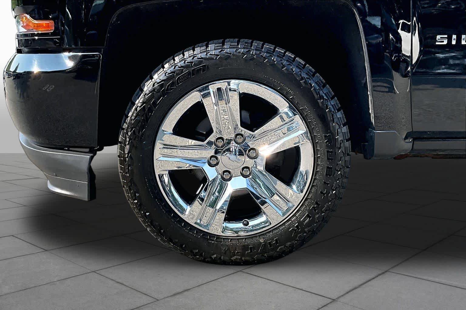 Used 2018 Chevrolet Silverado 1500 Custom w/ Trailering Package AWD/4WD image 11