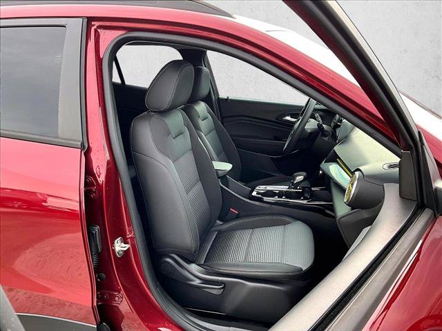 Used 2024 Chevrolet Trax LT FWD image 9