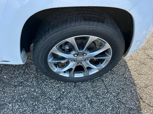 Used 2020 Jeep Grand Cherokee Summit w/ Platinum Series Group AWD/4WD image 33