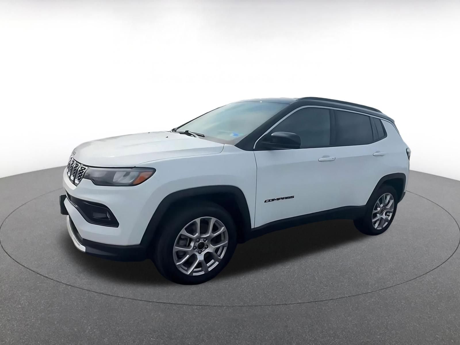Used 2025 Jeep Compass Limited image 8
