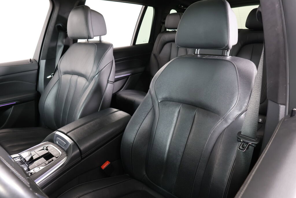 Used 2020 BMW X7 M50i image 13