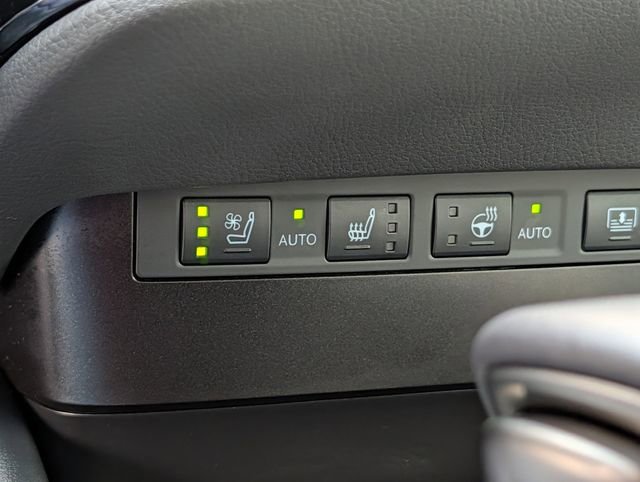 Used 2025 Lexus ES 300h Ultra Luxury FWD image 17