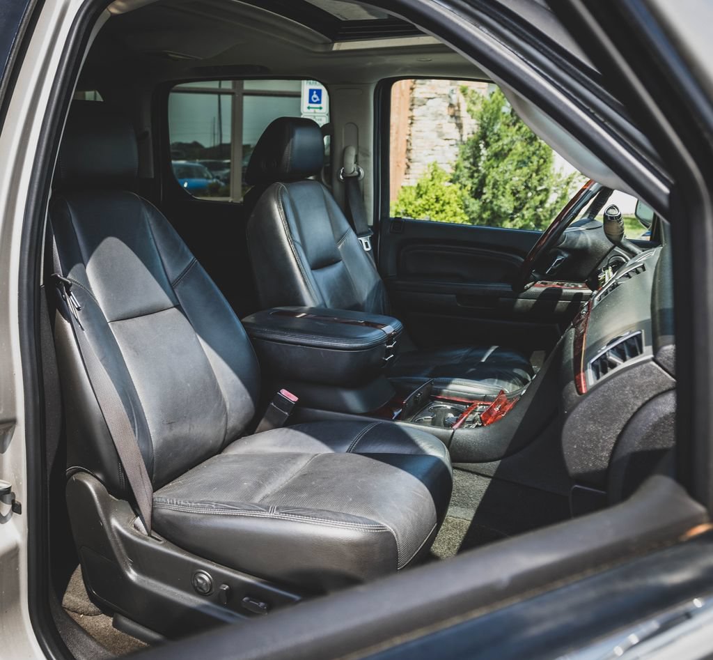 Used 2008 Cadillac Escalade ESV AWD image 22