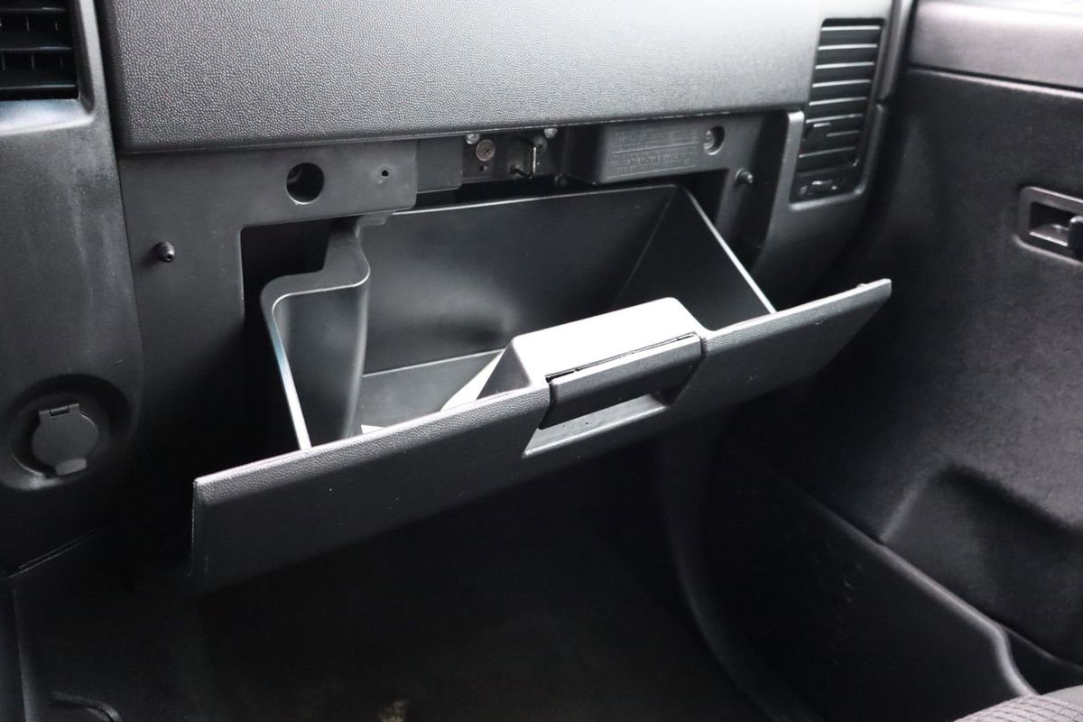 Used 2013 Nissan Titan SV w/ SV Value Truck Pkg image 37