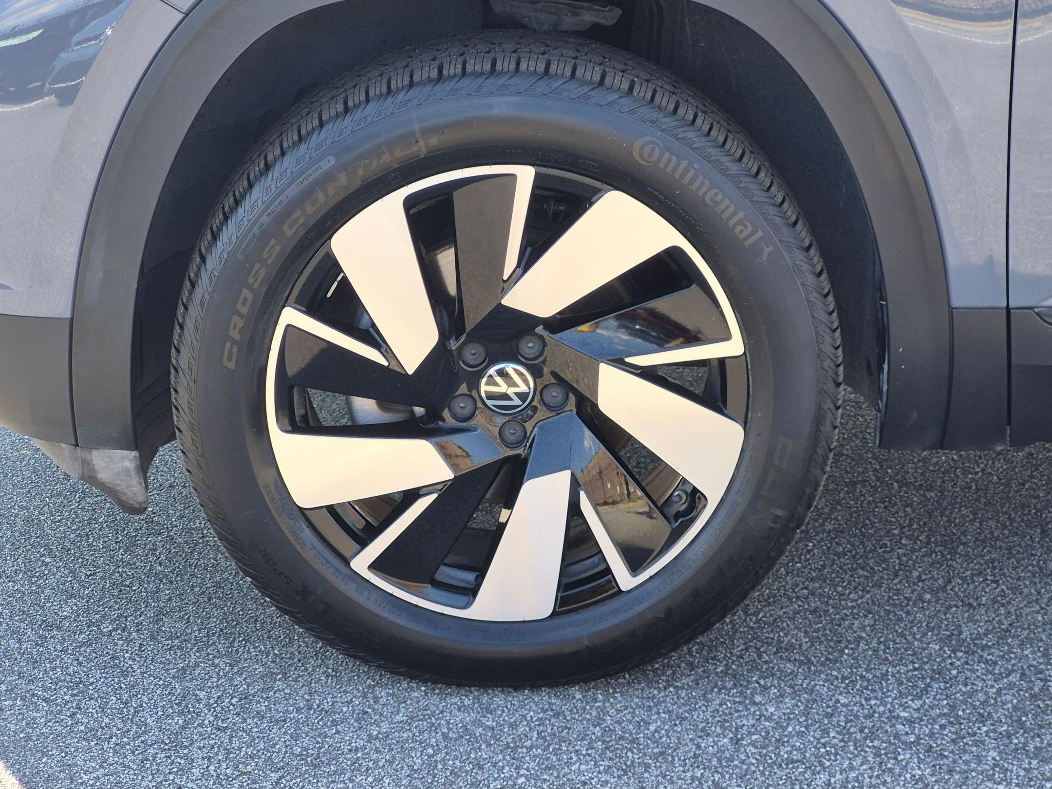 Used 2024 Volkswagen Atlas Cross Sport SE FWD image 10