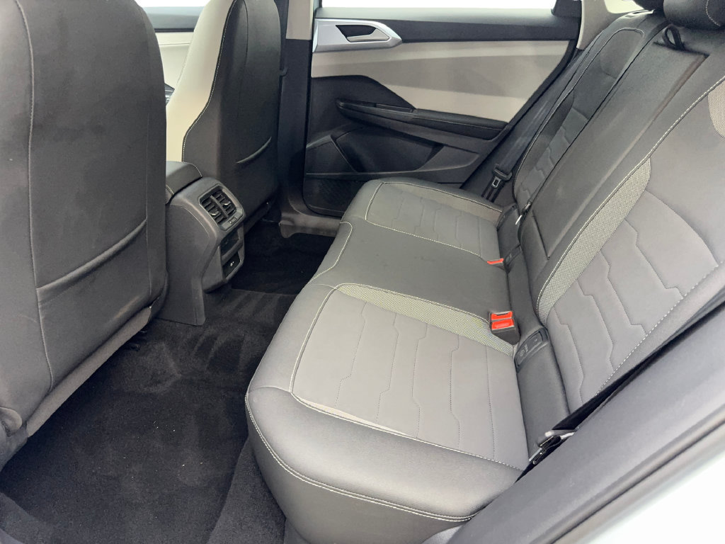 Used 2025 Volkswagen Taos SE FWD image 36