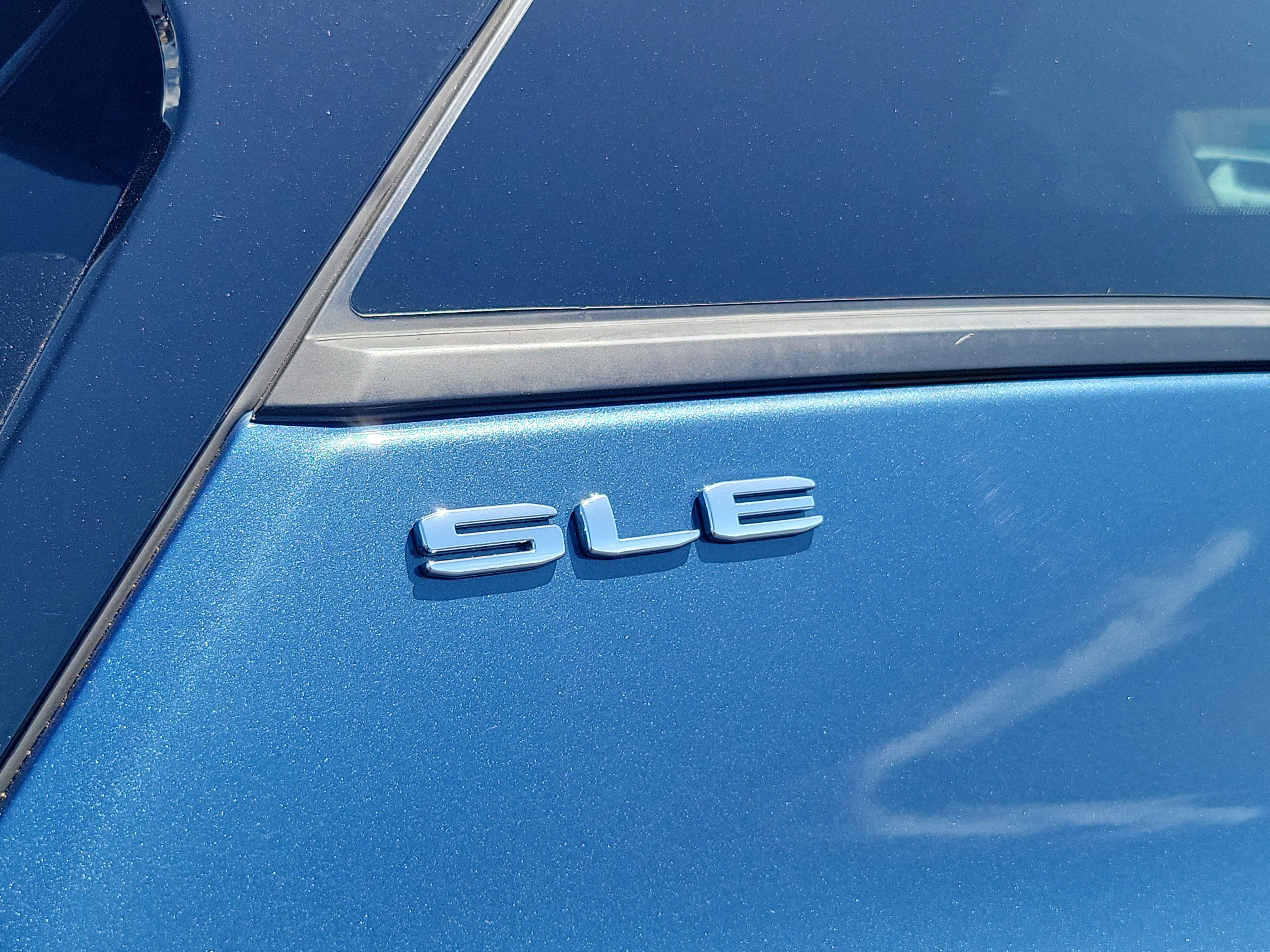 Used 2024 GMC Terrain SLE AWD/4WD image 5