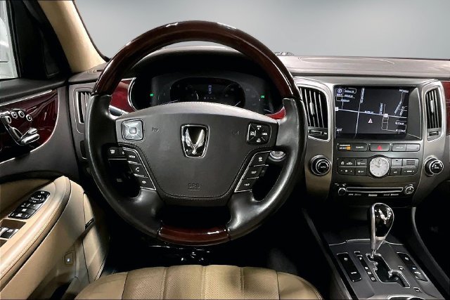 Used 2012 Hyundai Equus Signature RWD image 10