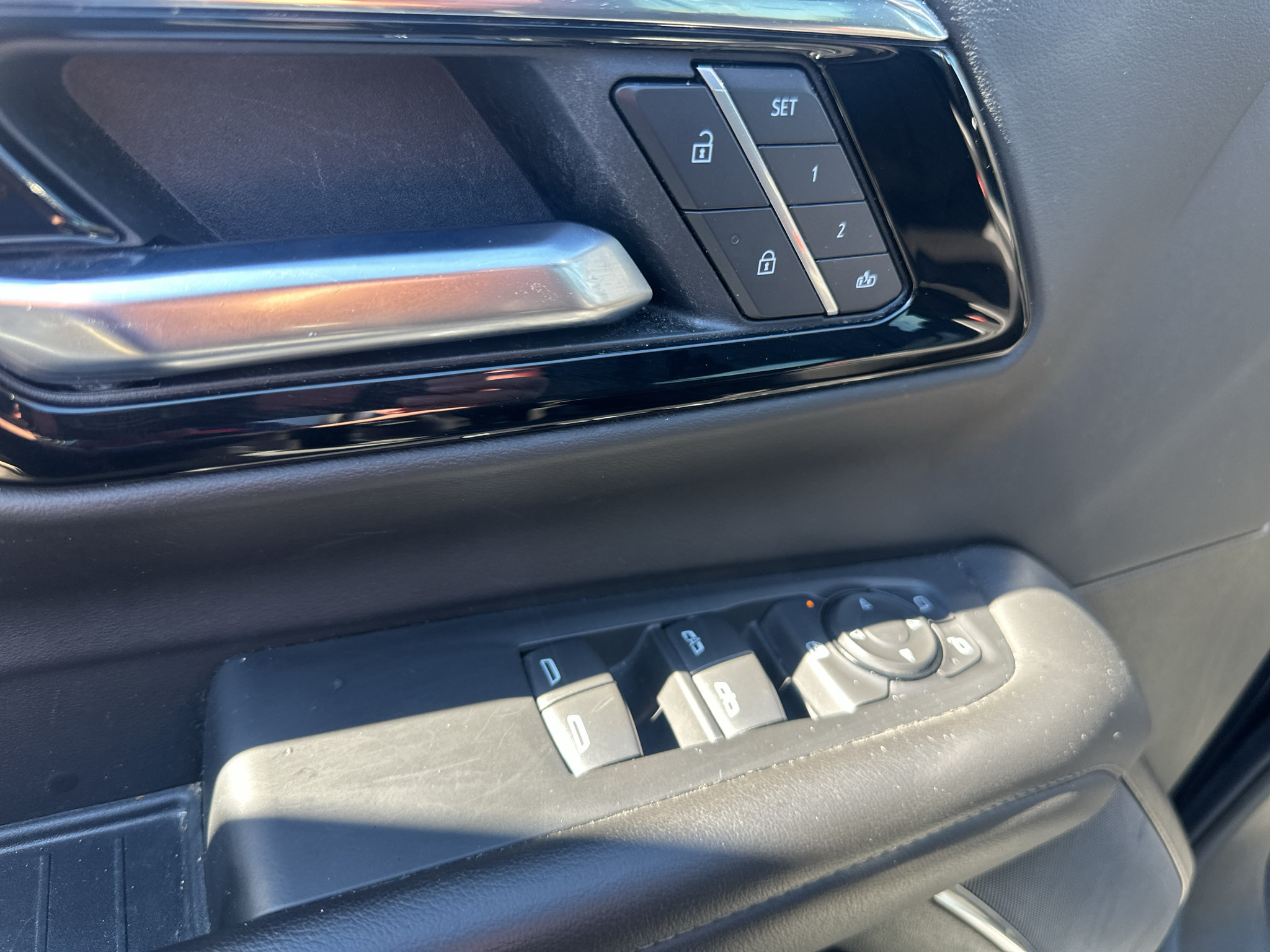 Used 2025 Chevrolet Tahoe Z71 AWD/4WD image 21
