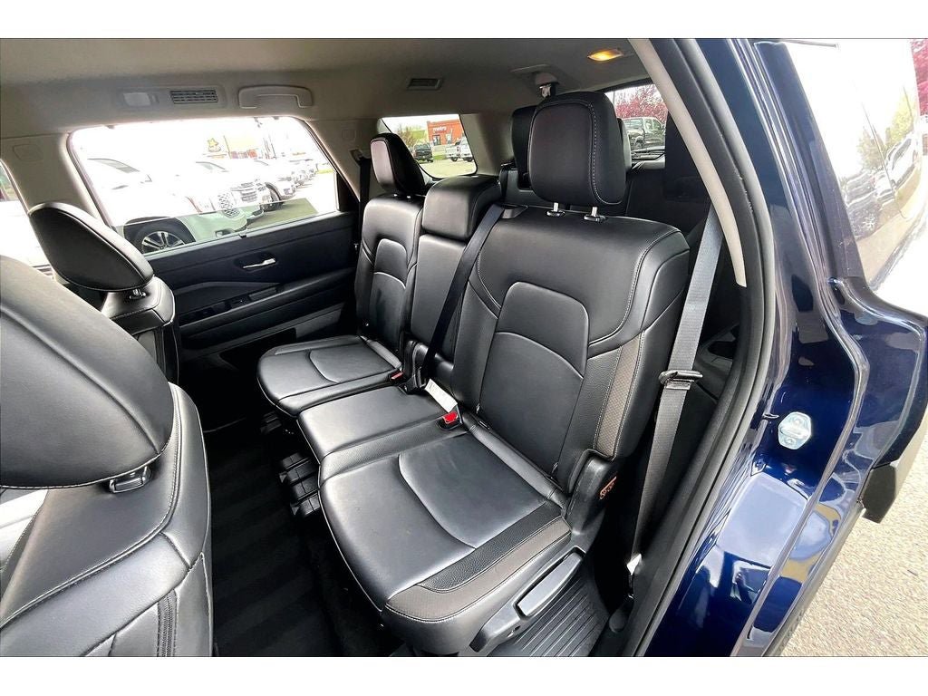 Used 2025 Nissan Pathfinder SL AWD/4WD image 29