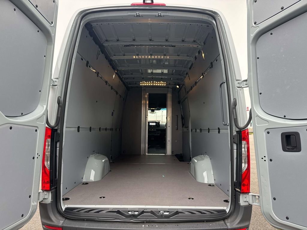New 2025 Mercedes-Benz Sprinter 2500 image 6