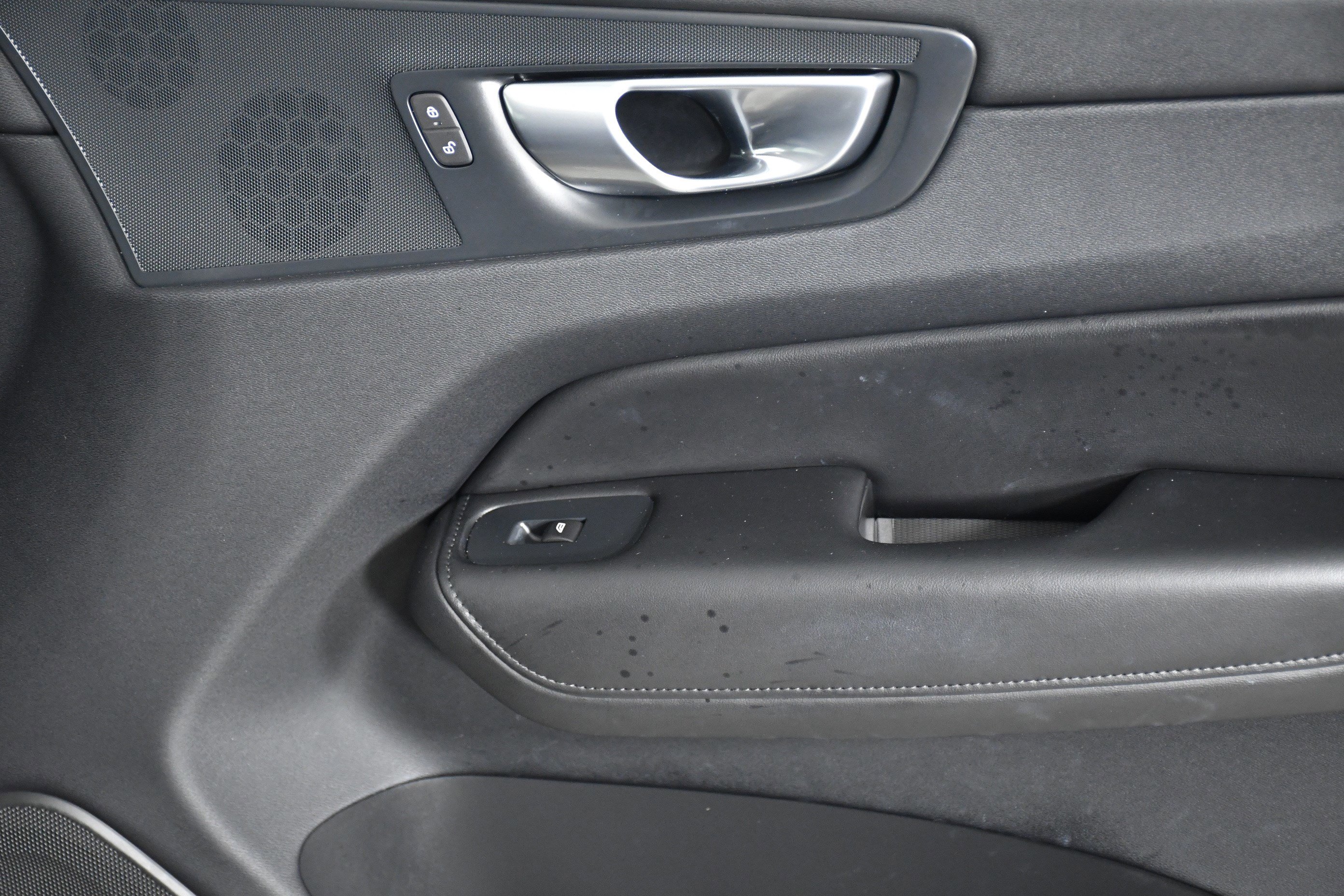 Used 2024 Volvo XC60 B5 Plus image 29