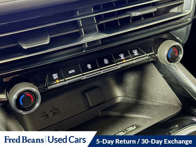 Used 2025 Chevrolet Traverse LT image 18