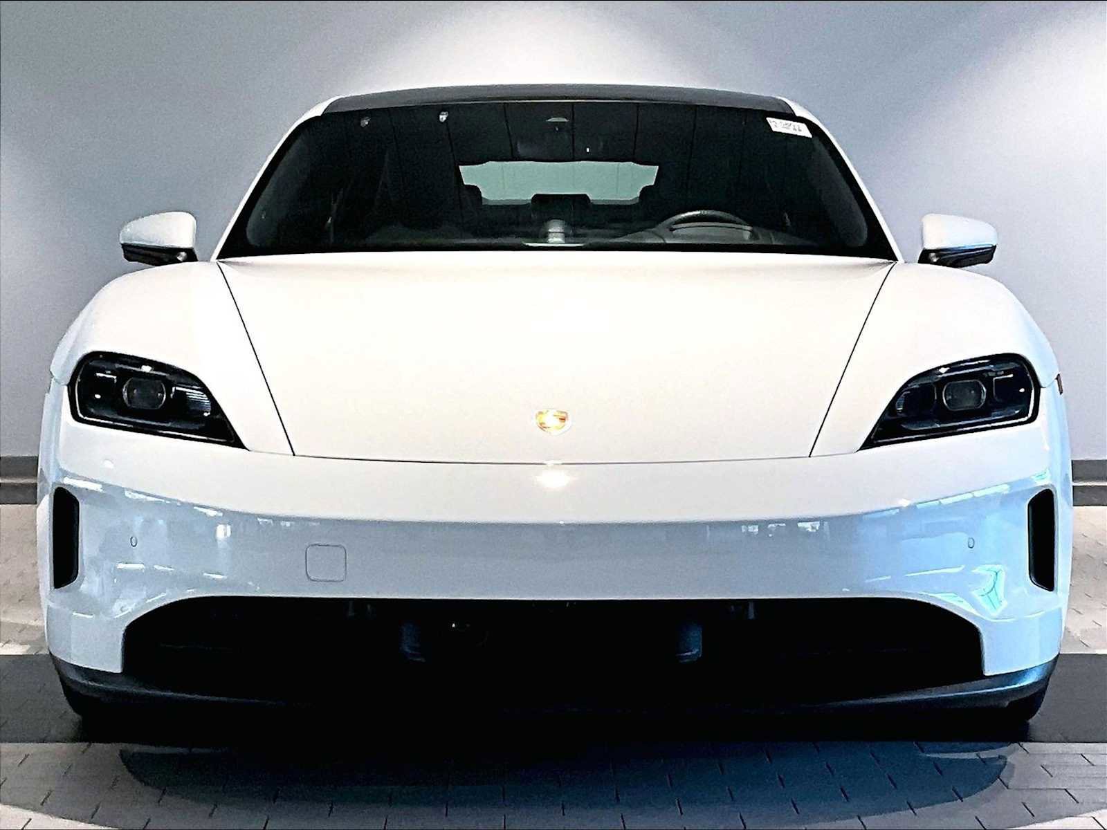 Used 2025 Porsche Taycan image 13