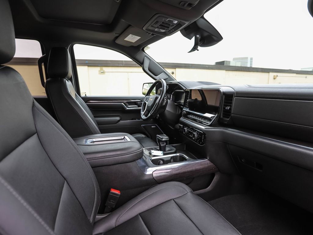 Used 2022 Chevrolet Silverado 1500 LTZ w/ LTZ Premium Package AWD/4WD image 28