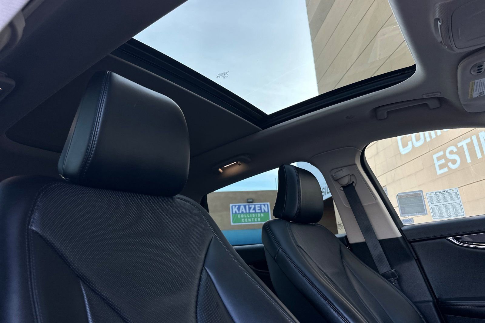 Used 2022 Lincoln Nautilus Reserve w/ Equipment Group 202A image 16