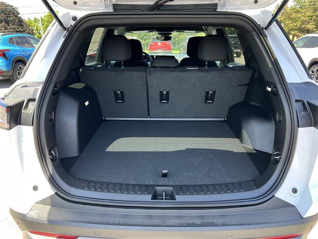 New 2026 Chevrolet Equinox LT w/ Safety and Technology Package FWD image 5
